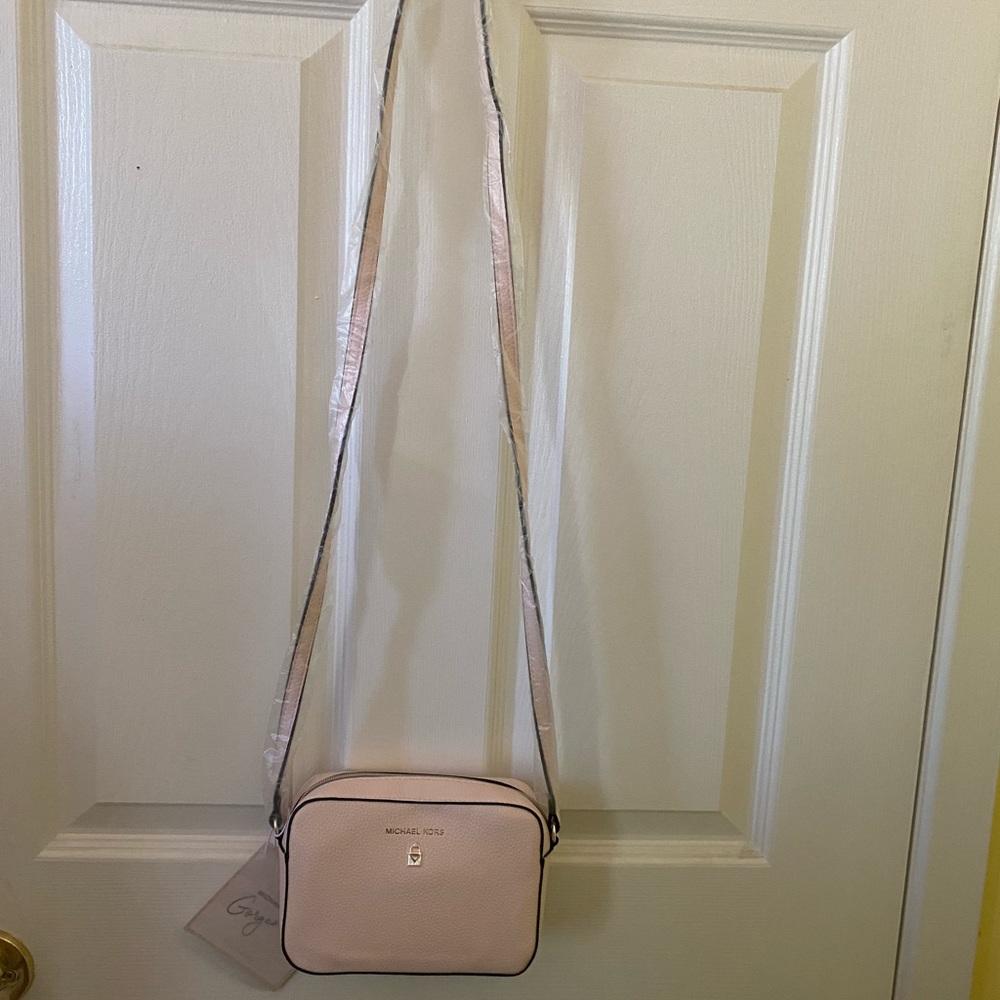 Brand New- Micheal Kors Blush Crossbody! - Picture 2 of 8